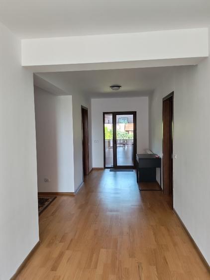Casă individuală cu 5 camere cu Garaj în Breaza de Sus