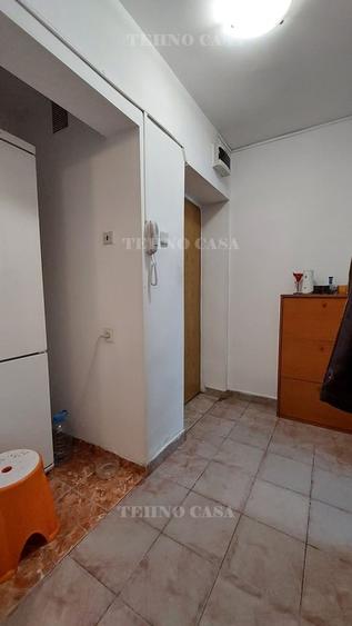 Apartament cu 4 camere semidecomandat în Titan