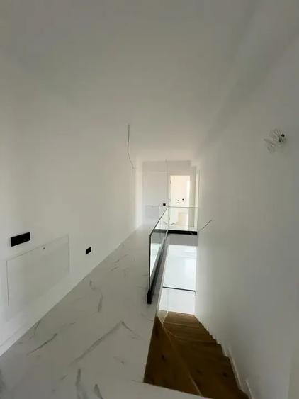 Apartament cu 4 camere semidecomandat în Titan