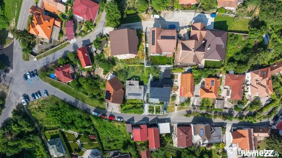 Casă cu 7 camere cu Teren 336 Mp în Central