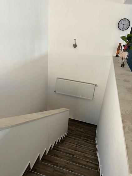 Apartament cu 3 camere semidecomandat în Dumbrăvița