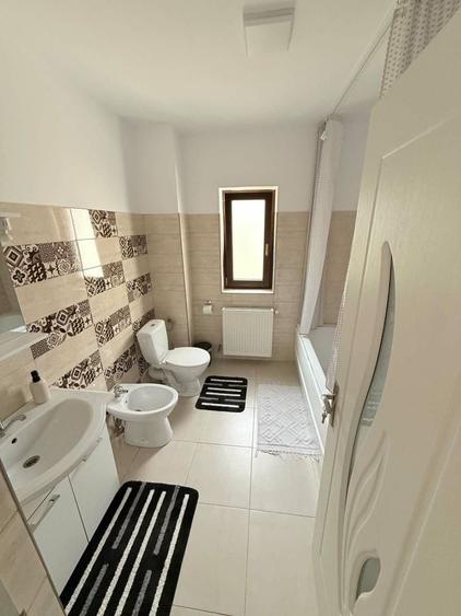 Apartament cu 3 camere decomandat în Vișan