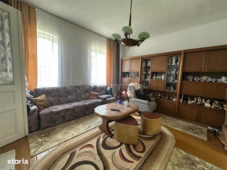 Casă cu 4 camere în Central