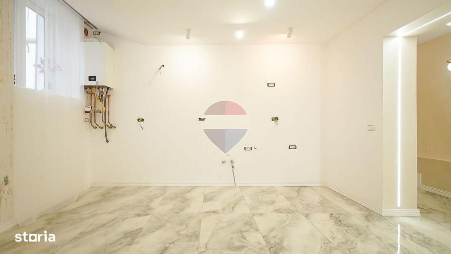 Apartament cu 3 camere decomandat în Colonia Bod