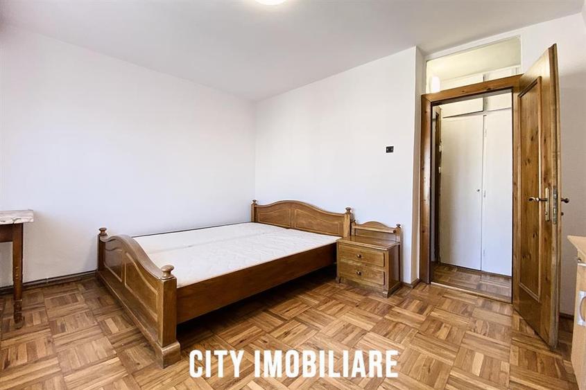 Apartament cu 4 camere decomandat în Semicentral