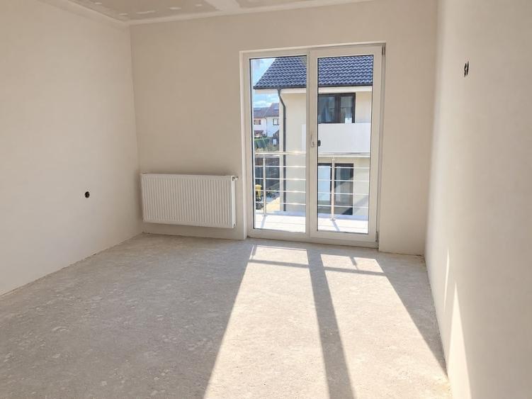 Duplex cu 4 camere cu Canalizare în Șelimbăr