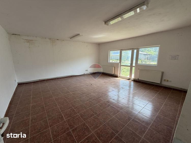 Spațiu comercial, de 310 mp, în Vârteșcoiu