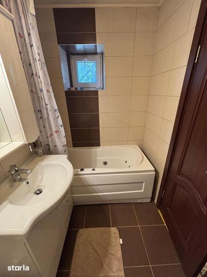 Apartament cu 3 camere în Craiovița Nouă