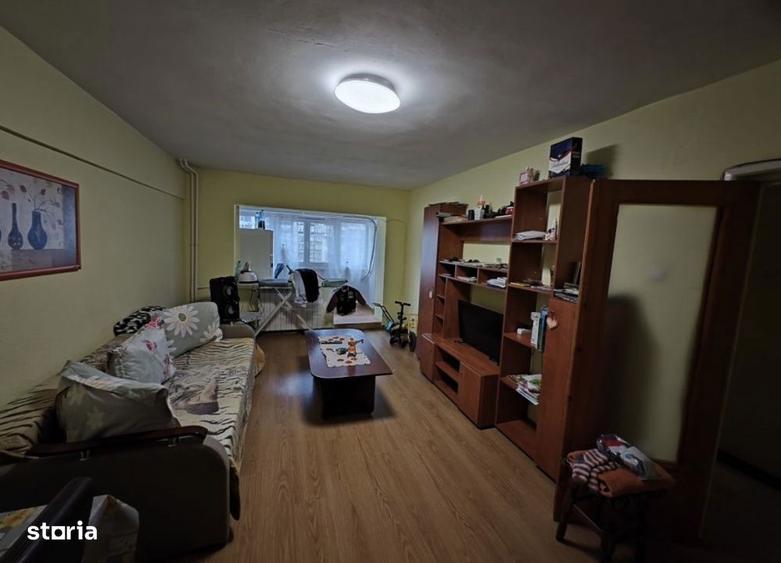 Apartament cu 3 camere, mobilat în Unirii