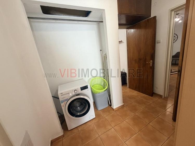 Apartament cu 3 camere semidecomandat în Colentina