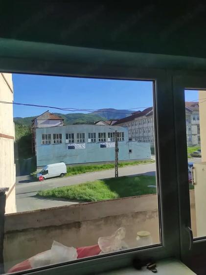Apartament cu 4 camere decomandat în Vulcan