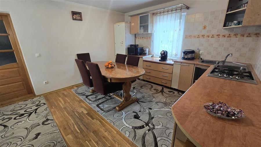 Casă individuală cu 5 camere cu Garaj în Dărmănești