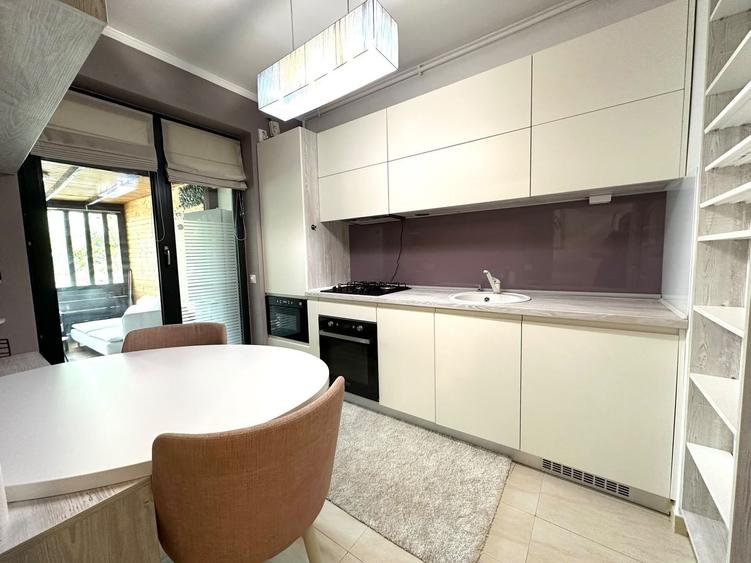 Apartament cu 3 camere decomandat, mobilat în Băneasa
