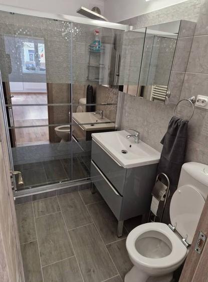 Apartament cu 3 camere semidecomandat în Central
