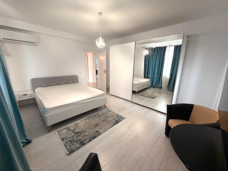 Apartament cu 3 camere decomandat, mobilat în Central