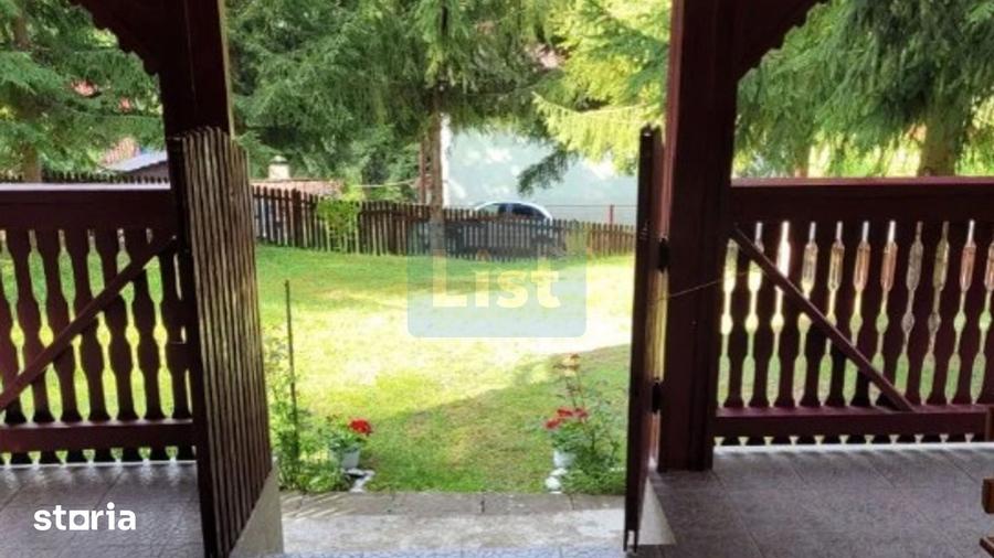 Casă cu 5 camere cu Teren 2000 Mp în Răstolița