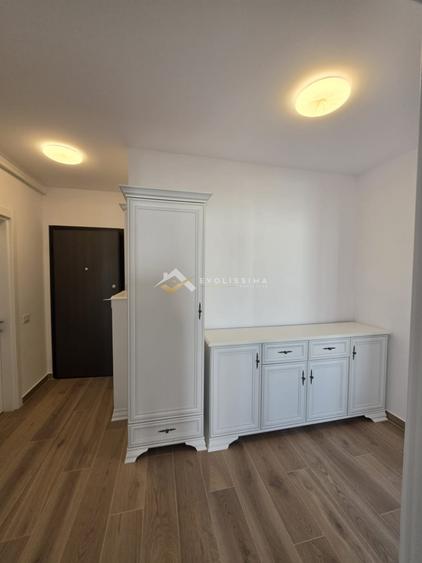 Apartament cu 3 camere decomandat, mobilat în Cristian