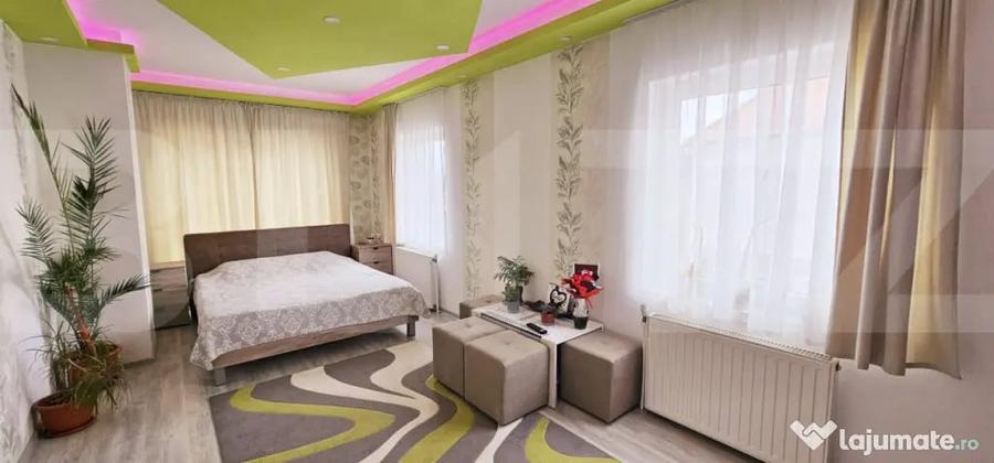 Casă cu 7 camere cu Teren 1346 Mp în Central