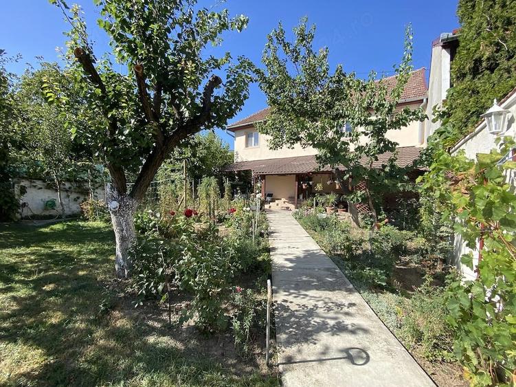 Casă cu Teren 540 Mp în Central