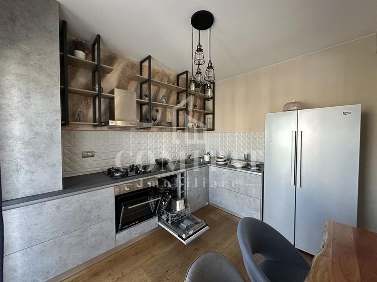 Apartament cu 3 camere semidecomandat în Gruia