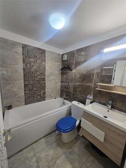 Apartament cu 2 camere semidecomandat în Tei