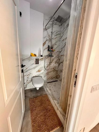 Vand apartament cu trei camere,parcare subterana, Flore?ti,Cluj
