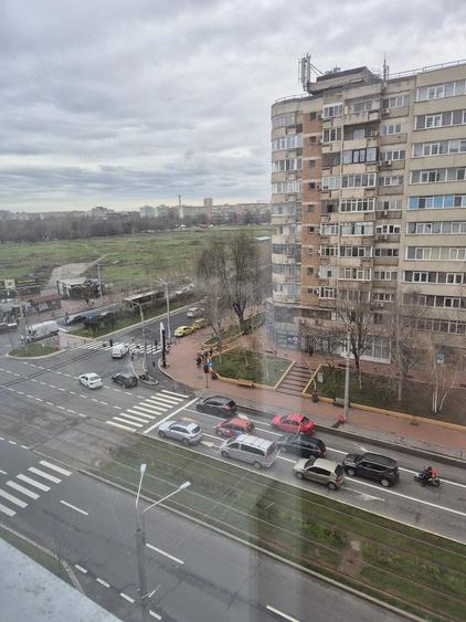 Garsonieră decomandată în Titan