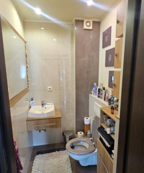 Apartament cu 3 camere semidecomandat în Florești — fotografia 1