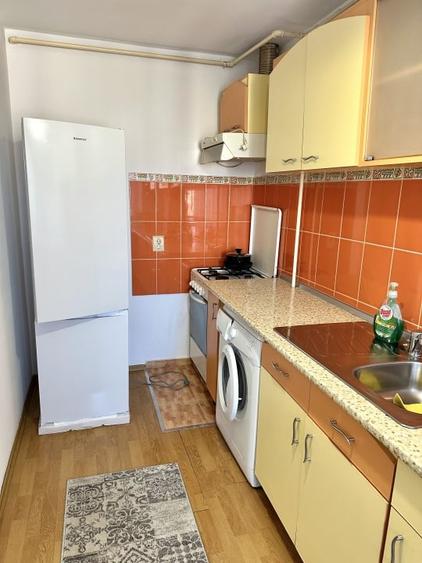 Apartament cu 3 camere decomandat, mobilat în Cetate