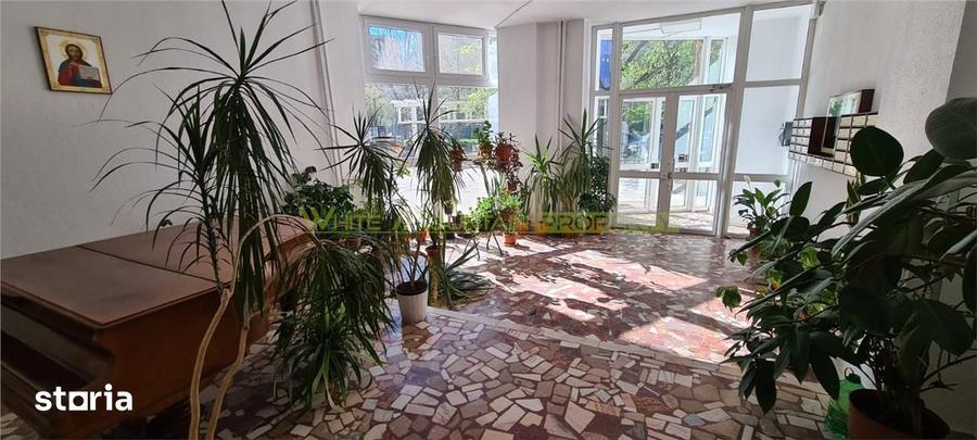 Apartament cu 3 camere, mobilat în Centrul Civic