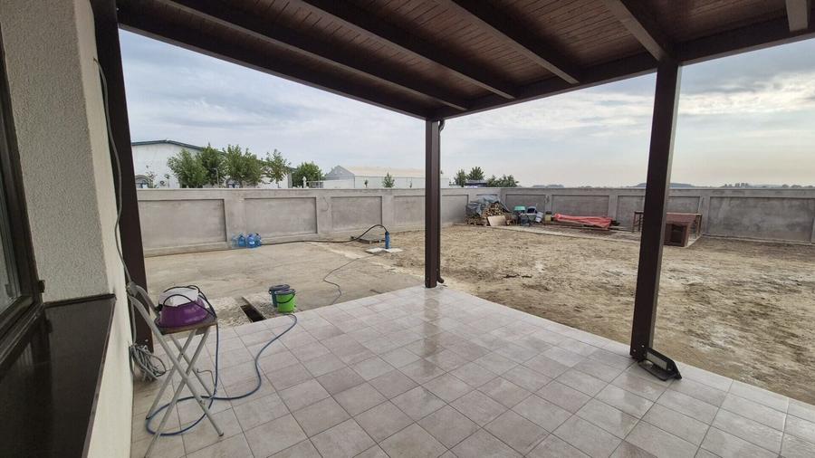 Casă individuală cu 5 camere cu Garaj în 1 Decembrie