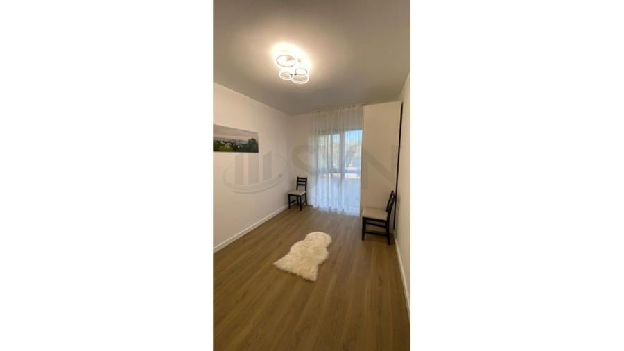 Apartament cu 3 camere semidecomandat, mobilat în P-ta Presei Libere