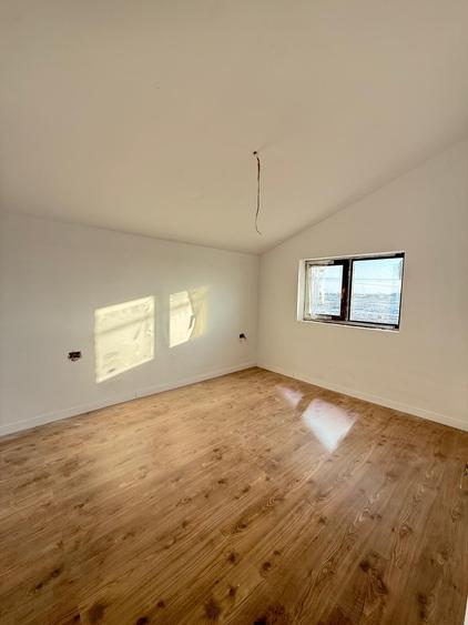 Duplex cu 4 camere cu Teren 250 Mp în Sânandrei