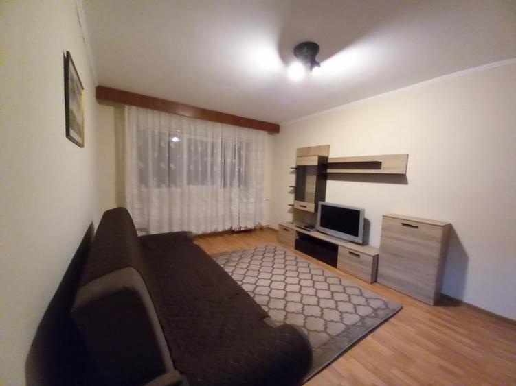 Apartament cu 3 camere decomandat, mobilat în P-ța Mihai Viteazu