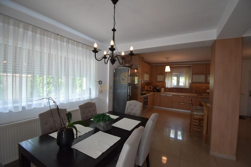Duplex cu 4 camere cu Canalizare în 1 Decembrie