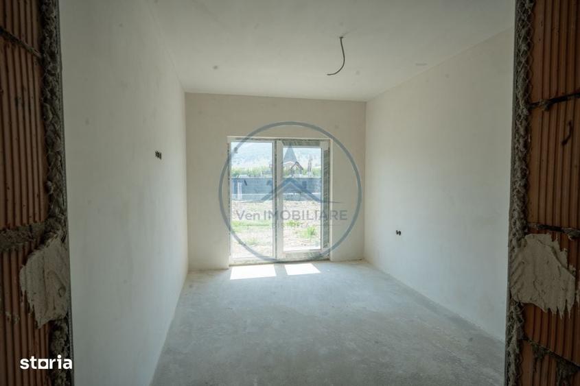 Casă cu 4 camere în Unirea