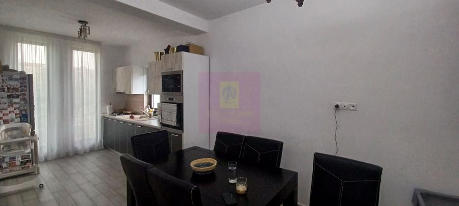 Casă individuală cu 4 camere cu Canalizare în Săbăreni