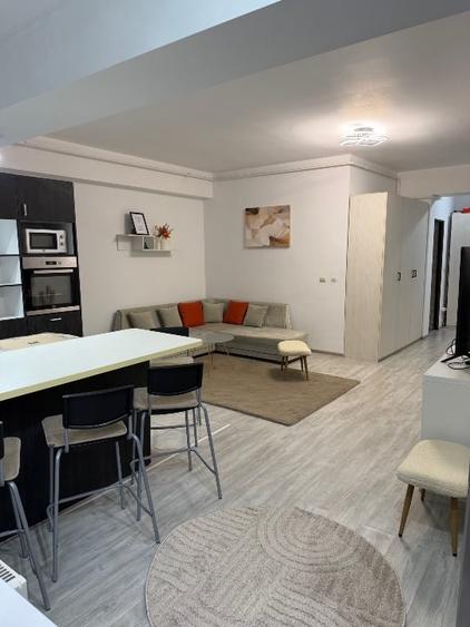 Apartament cu 2 camere semidecomandat, mobilat în Titan