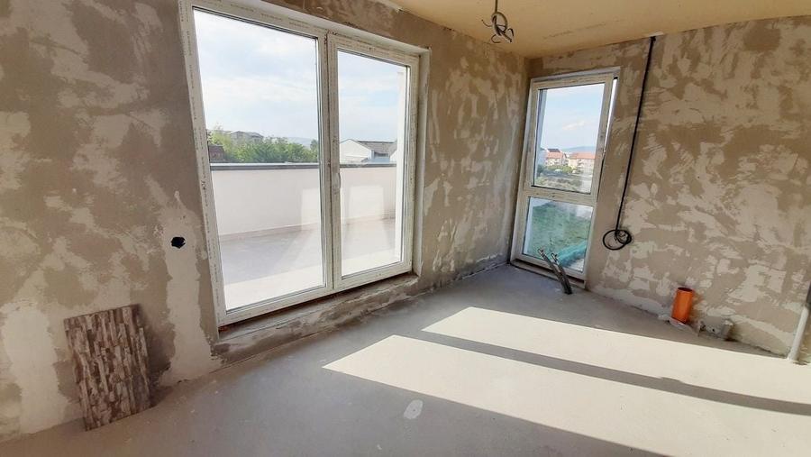 Duplex cu 6 camere cu Canalizare în Europa