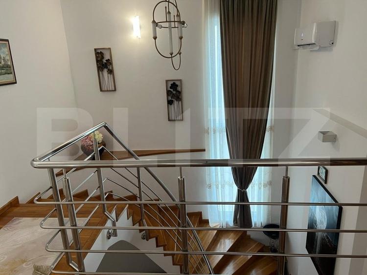 Casă individuală cu 6 camere cu Canalizare în Cetate