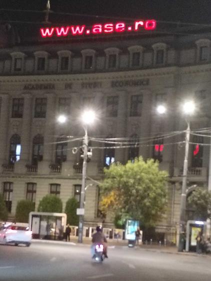 Garsonieră decomandată în Universitate