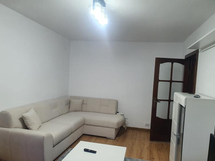 Apartament cu 3 camere decomandat în Metalurgie