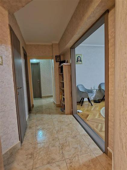 Apartament cu 3 camere decomandat în Călărași