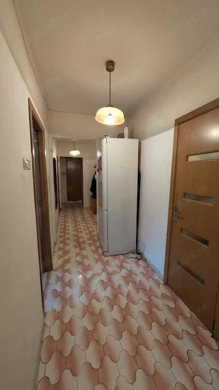 Apartament cu 4 camere semidecomandat în Brâncoveanu