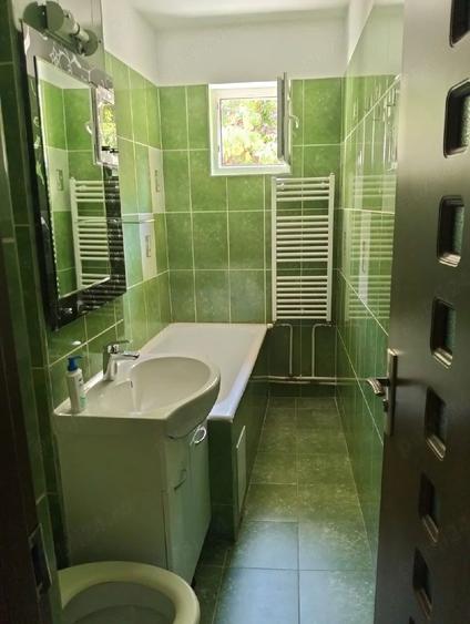 Apartament cu 3 camere semidecomandat în Republicii