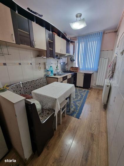 Apartament cu 2 camere semidecomandat în Onești