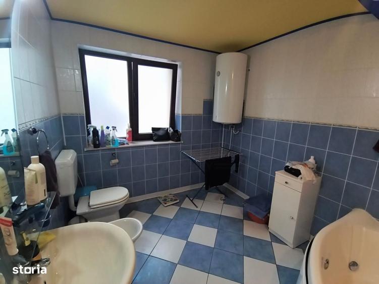 Apartament cu 4 camere în Roșu