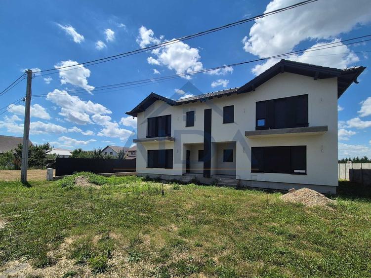 Casă cu 4 camere în Bucovăț