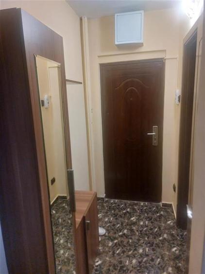 Apartament cu 2 camere semidecomandat, mobilat în Tătărași