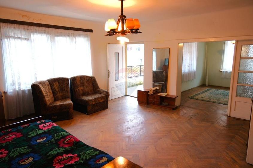 Casă individuală cu 4 camere cu Canalizare în Central